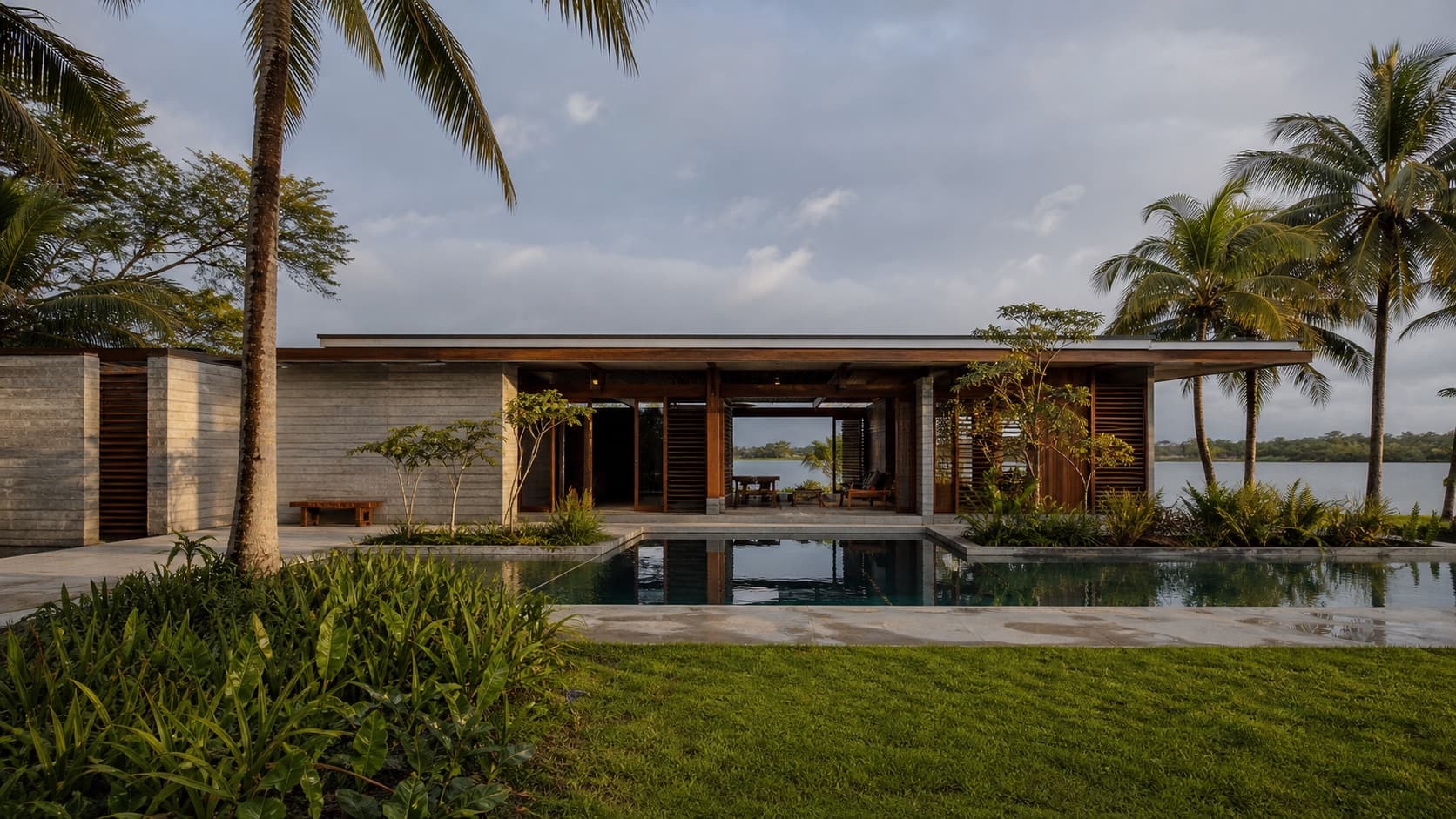 Maison contemporaine en béton et bois à Pointe-Denis au Gabon